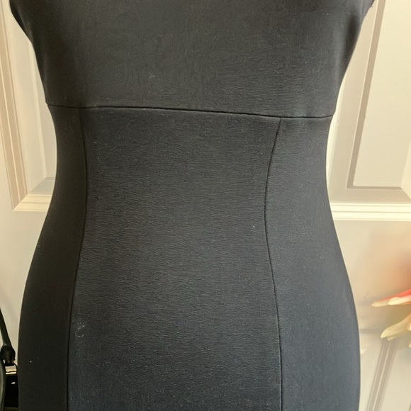 Cache cut out sleeveless LBD little black dress with great lines. - Picture 3 of 13